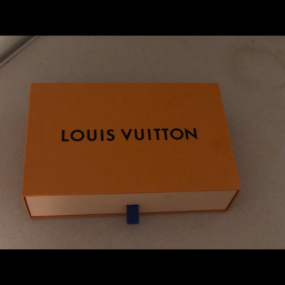 Medium accessory LV box